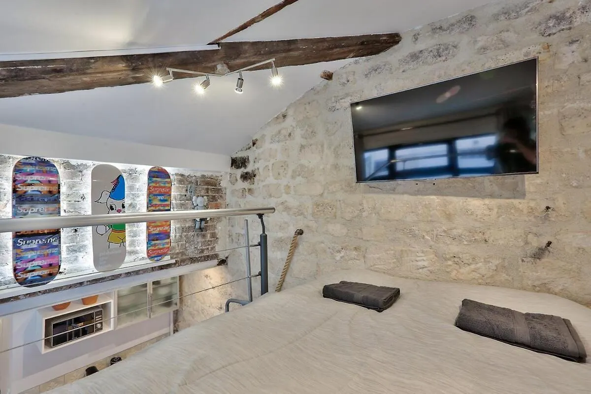 Studio Walking Distance From Marais With Mobile Ac Parijs Appartement