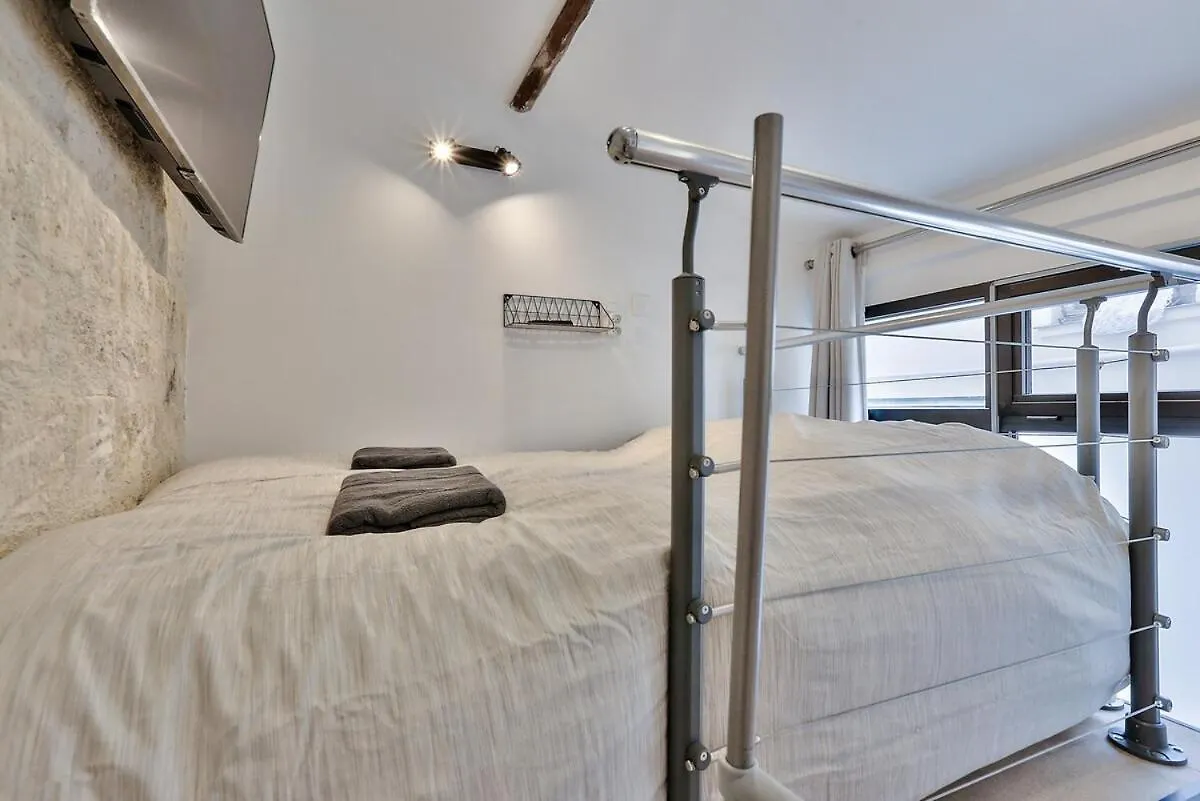 Appartement Studio Walking Distance From Marais With Mobile Ac Parijs Frankrijk