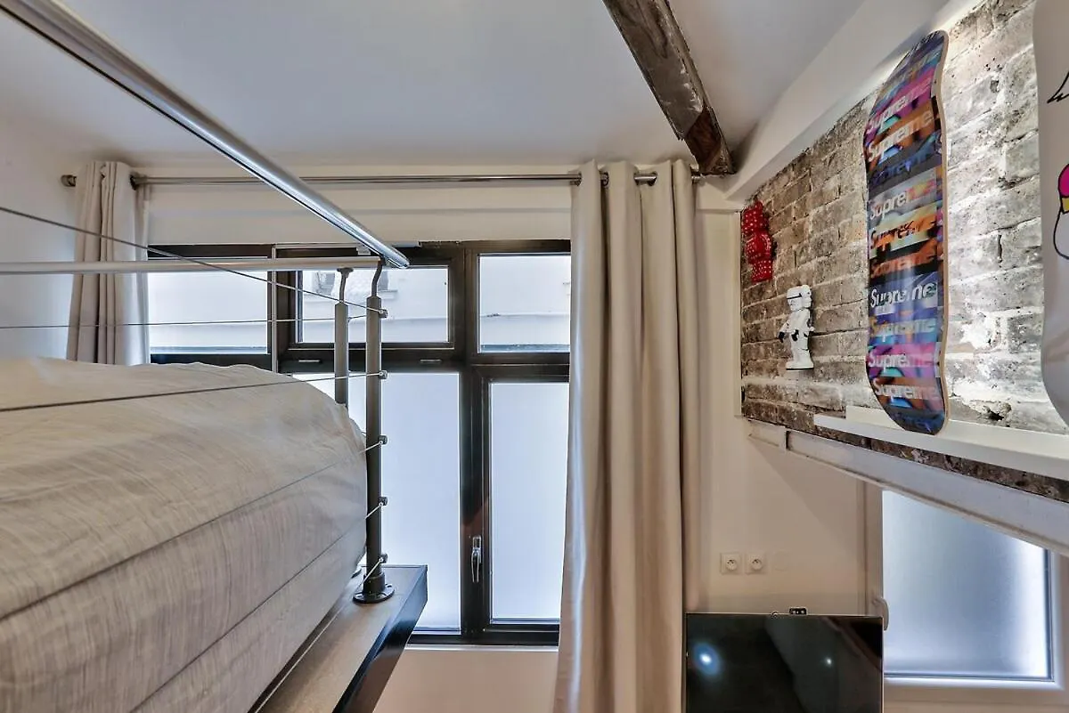 Appartement Studio Walking Distance From Marais With Mobile Ac Parijs