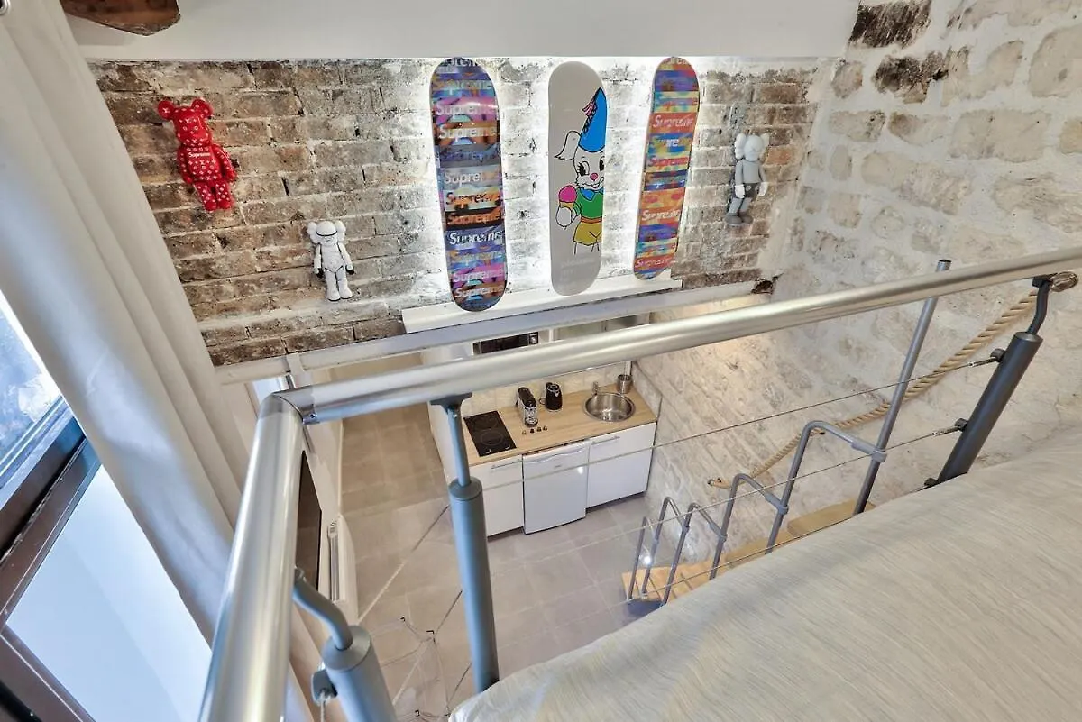 Studio Walking Distance From Marais With Mobile Ac Paris France